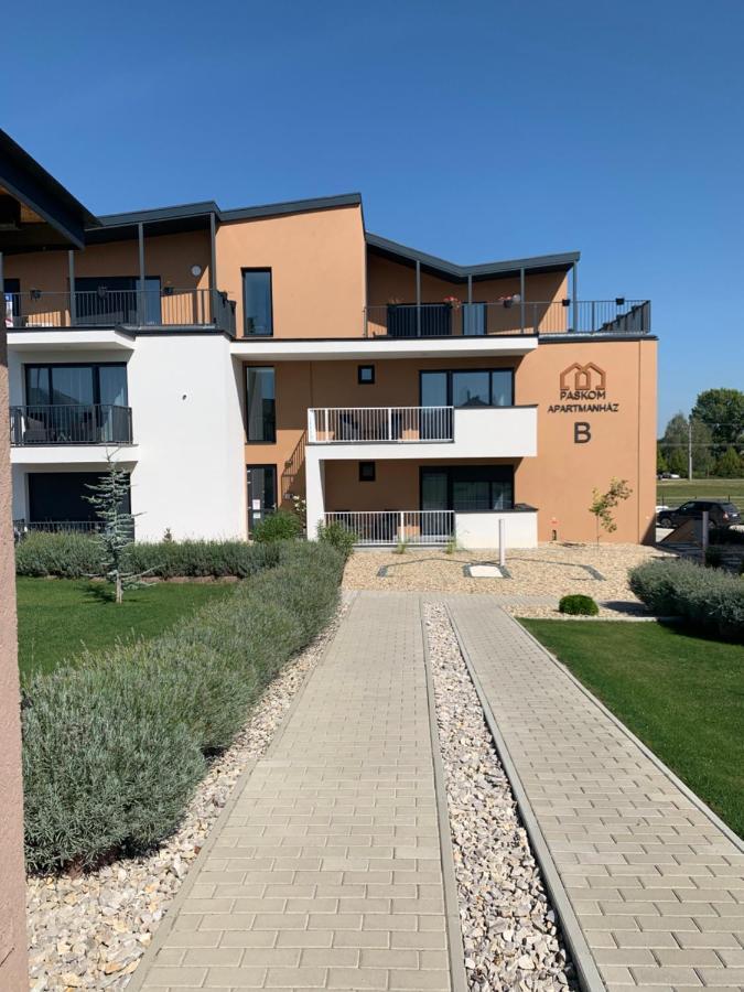 Paskom Apartmanház Nyergesujfalu Esterno foto
